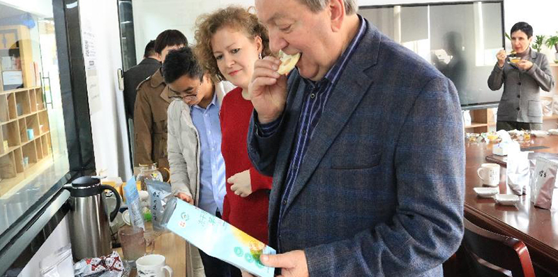 Clientes rusos visitaron las instalaciones de producción de BOLAIKE en Jiangsu, realizaron una inspección in situ del equipo de liofilización y llegaron a un acuerdo preliminar de cooperación.